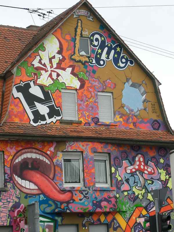 Q mit langer Zunge