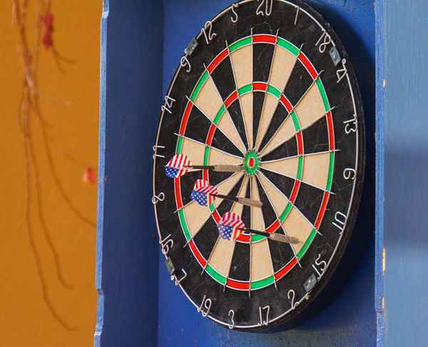 Dartscheibe mit Treffern