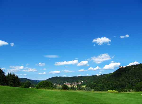 Neckartal bei Horb mit Autobahnbrücke