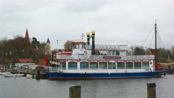 Raddampfer in Altefähr