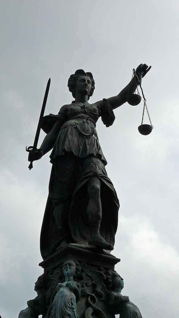 Justitia .