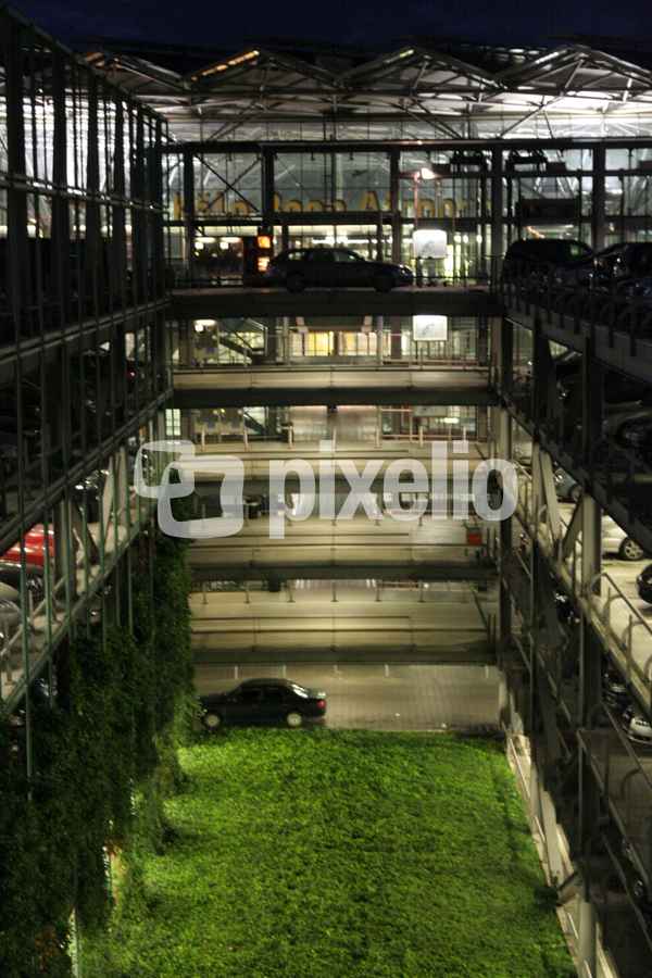 Grünes Parkhaus-
