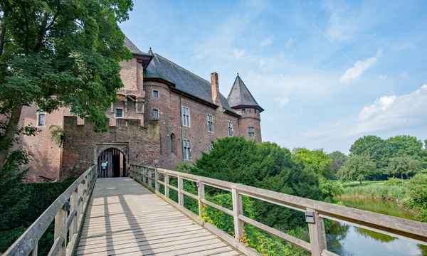 Burg Linn - Wassergraben