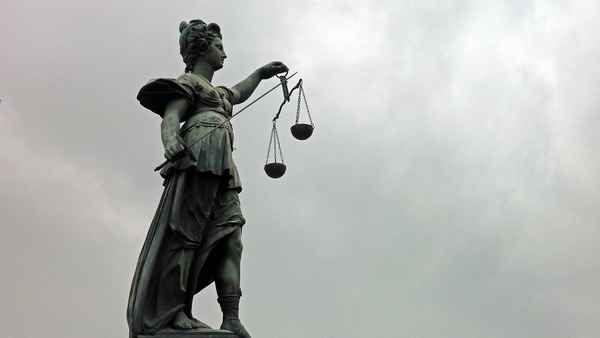 Justitia .