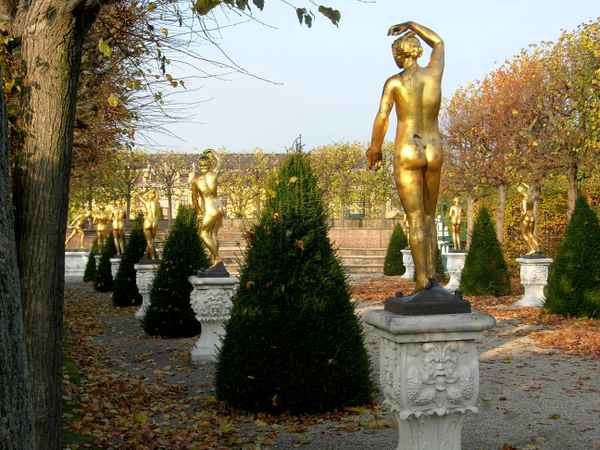 Hannover-Herrenhausen: Gartentheater im Herbst