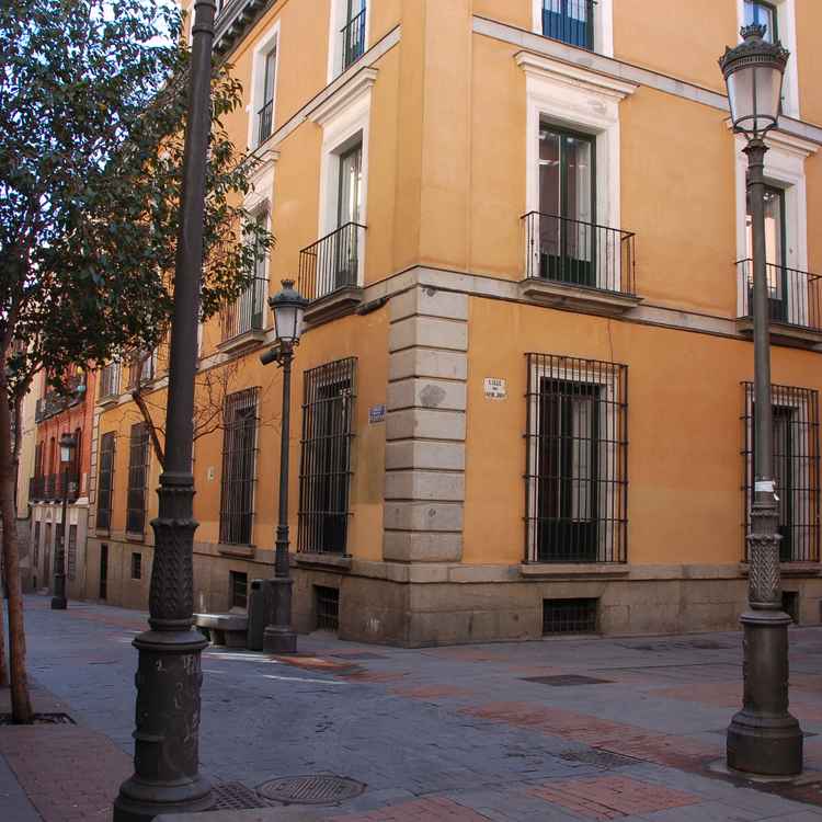 Alter Mann in der Gasse