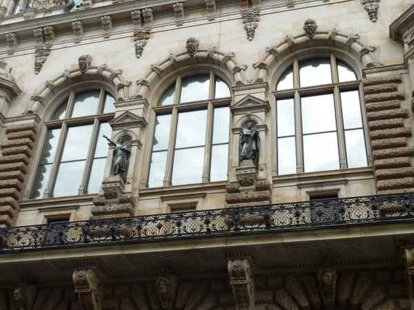 Rathaus v.d. Seite