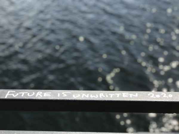 Schriftzug "Future is unwirtten 2020" auf einem Geländer / Foto: Alexander Hauk