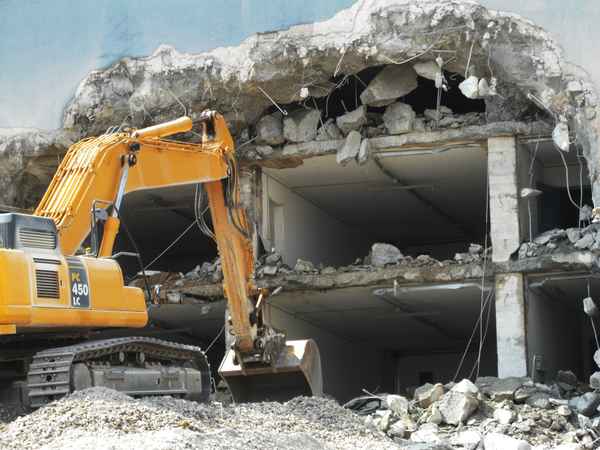 Bagger Abbruch Haus
