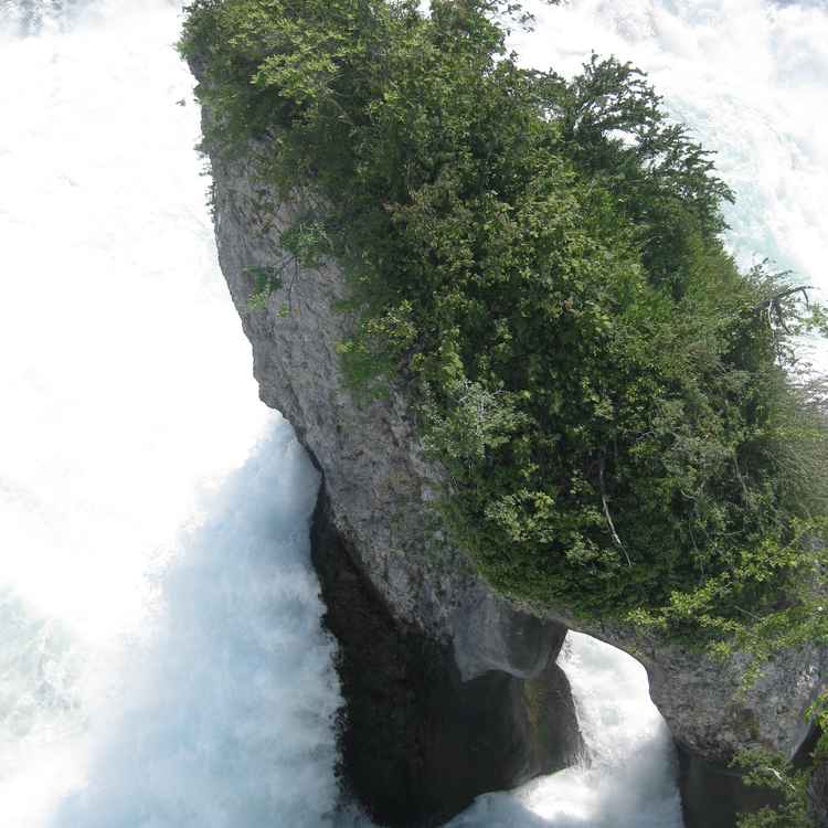 Fels im Wasserfall