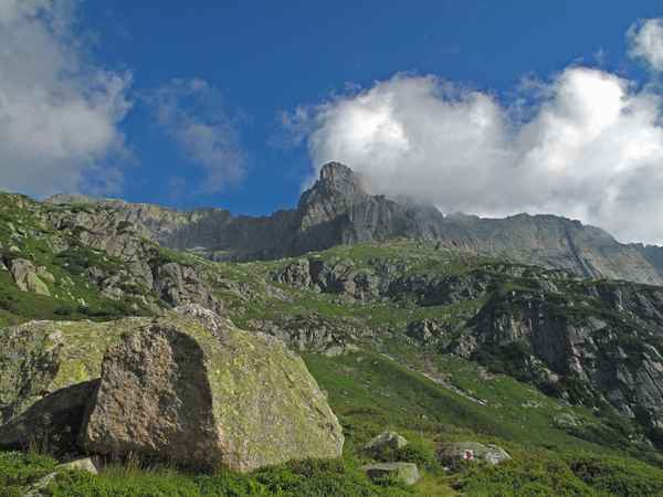 Im Frühtau zu Berge...