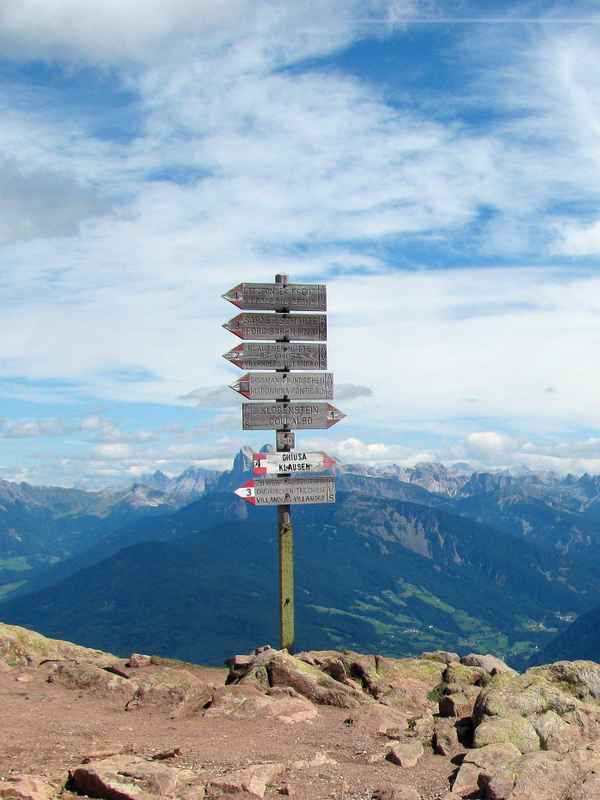 Wegweiser in Südtirol