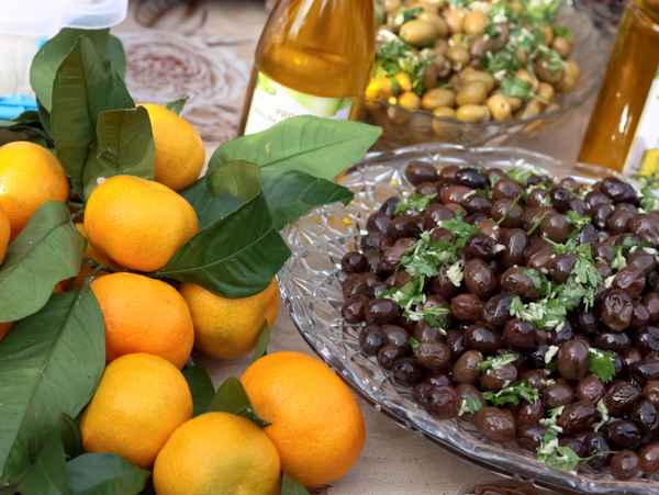 Mandarinen und Oliven