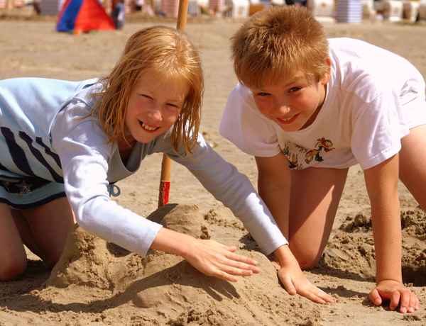 Eine Sandburg entsteht - Endlich Sommer - 53