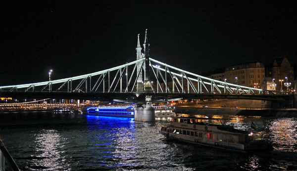 Budapest bei Nacht (5) . . . .