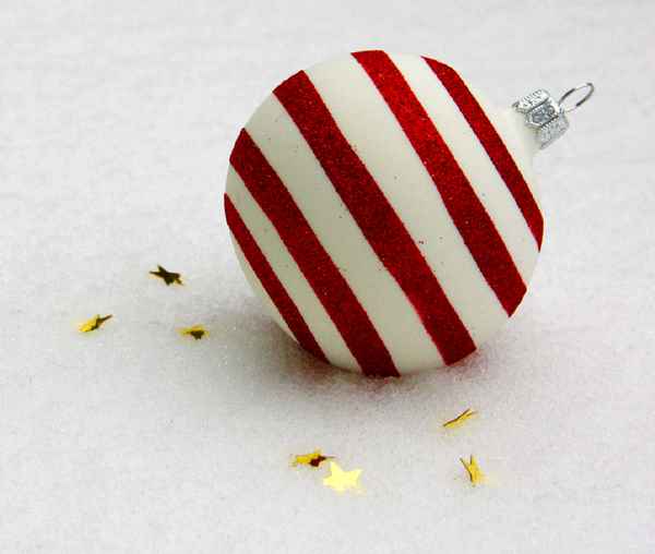 KUGEL IM SCHNEE