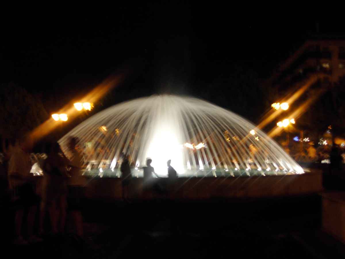 Springbrunnen bei Nacht