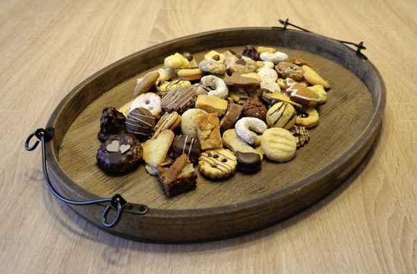 Weihnachtskekse  –  Verschiedene Sorten schön angerichtet