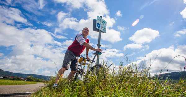 Radweg im Donautal 2 mit Senior