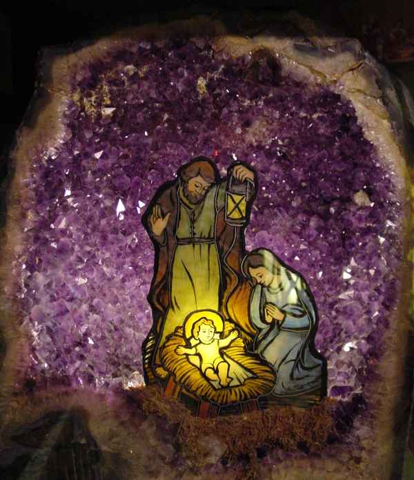 Krippe in Amethyst