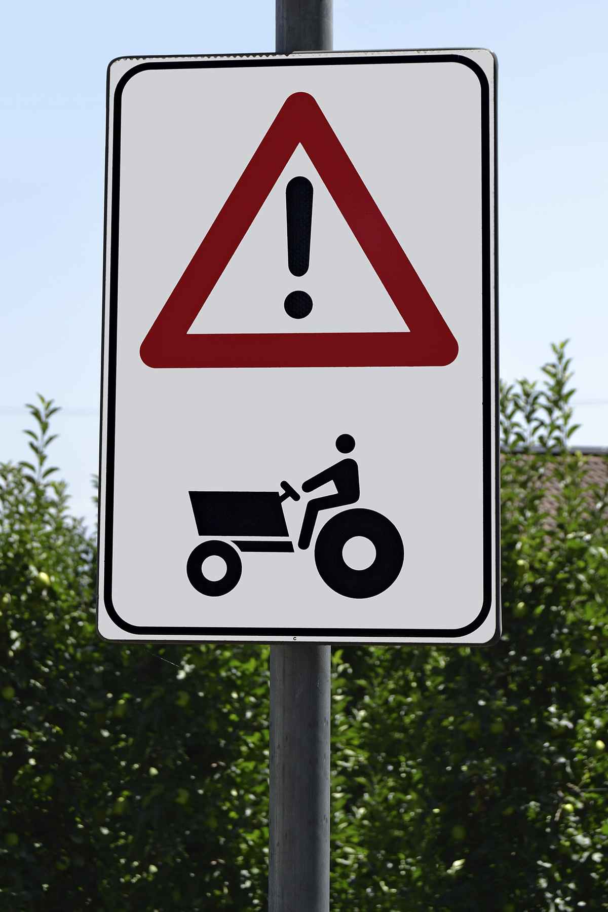 Achtung Traktor!