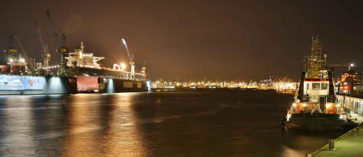 Hamburger Hafen bei Nacht