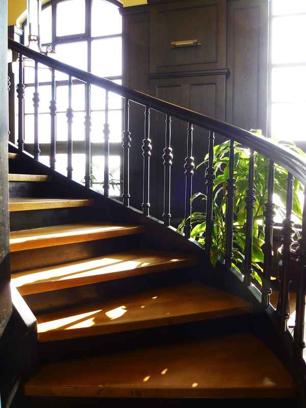 schwungvoller Aufgang