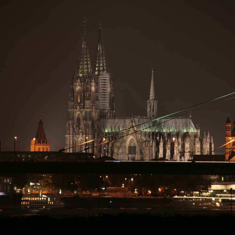 Kölner Dom aus der Ferne