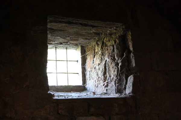 Ausblick aus dicken Mauern