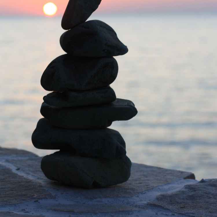 Steinturm im Abendlicht