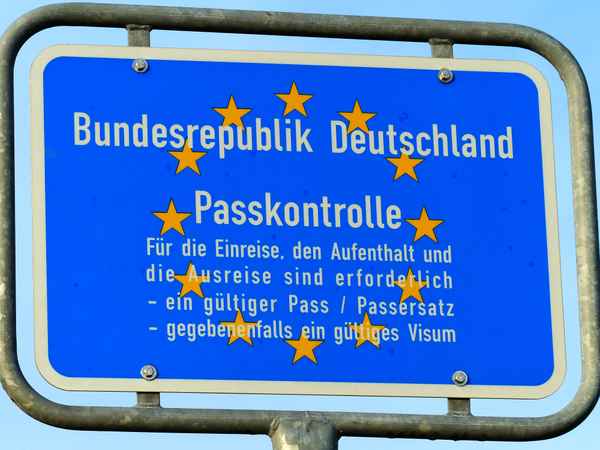 Schild Passkontrolle Horumersiel Hafen