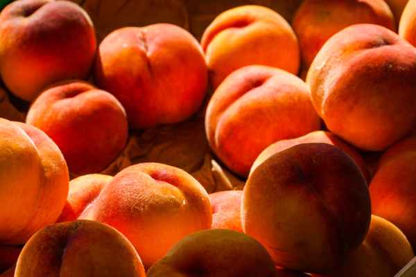 Pfirsiche am Marktstand