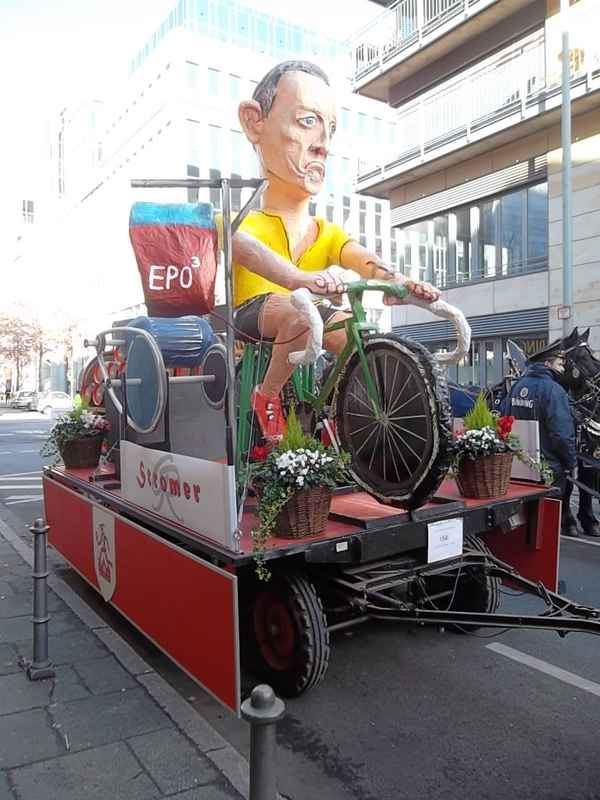 Fasching-Umzugswagen 2013