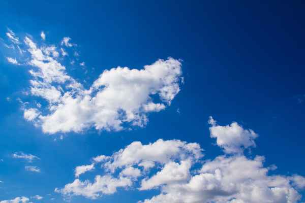Weiße Wolken