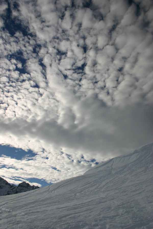 Blick in den winterlichen Himmel mit schönen Wolken 2