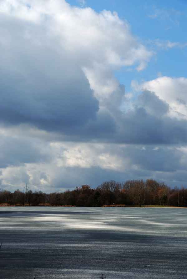 Gefrorener See