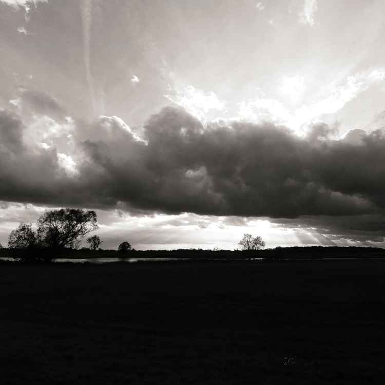 Wolken über der Elbe
