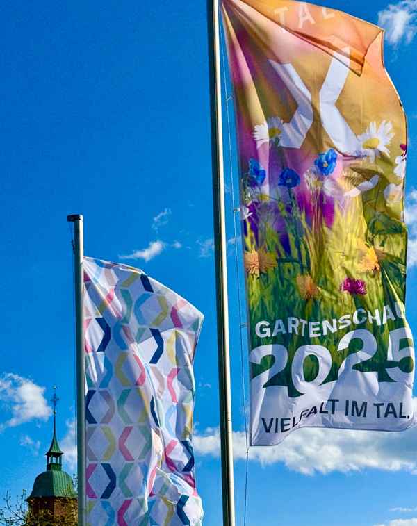Fahnen zur Gartenschau 2025