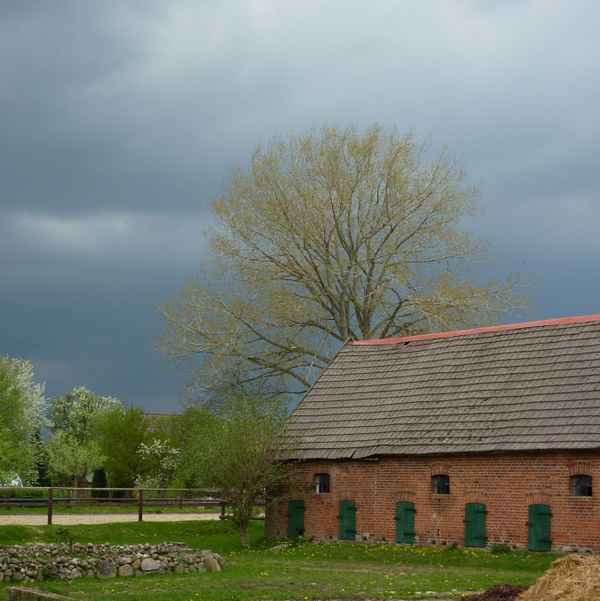 Kurz vorm Gewitter im Dorf Hamfelde bei Hamburg