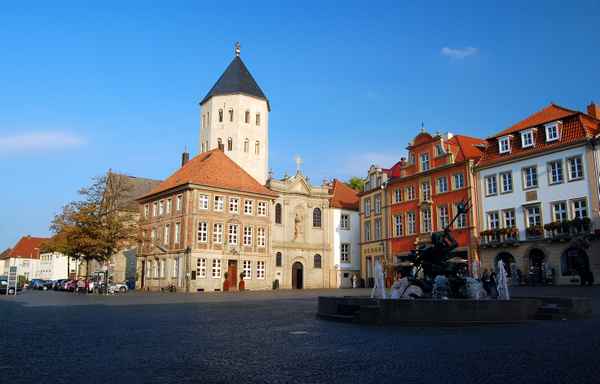 Paderborn, Domplatz mit Neptunbrunnen