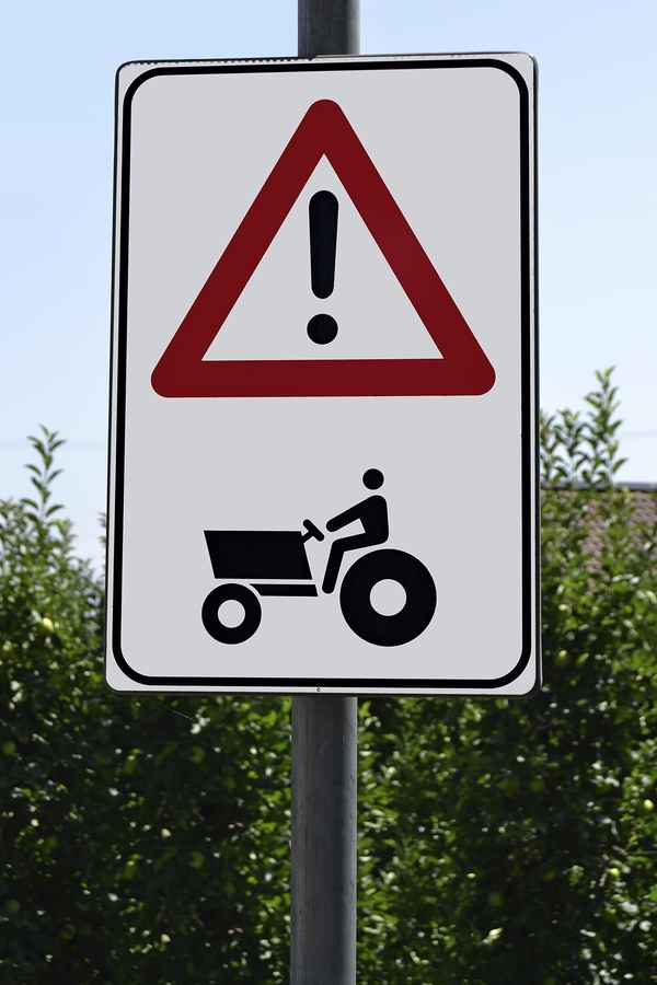 Achtung Traktor!