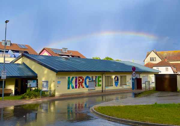 Regenbogen über St. Jakobus-Kirche in Eichstetten a.K.
