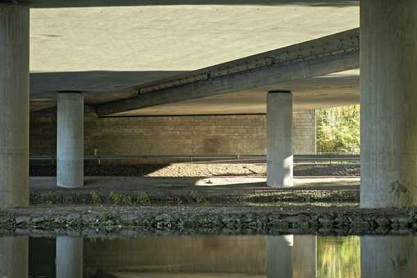 Unter der Brücke I