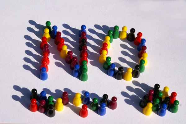 Demonstranten mit Zuschauern - NO