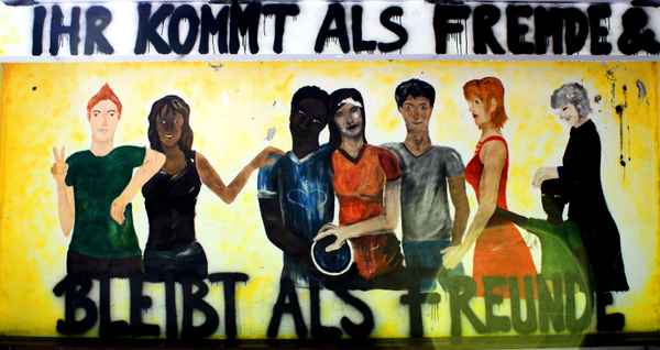FREMDE WERDEN ZU FREUNDEN