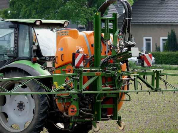 Traktor mit Spritze