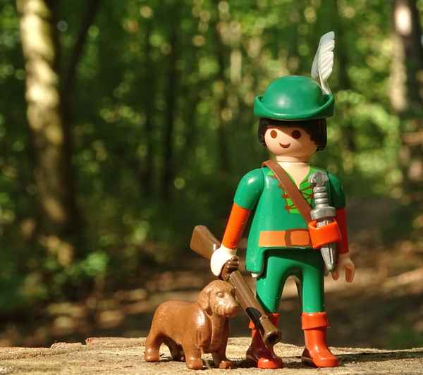 Förster Grünrock und Dackel Seppel