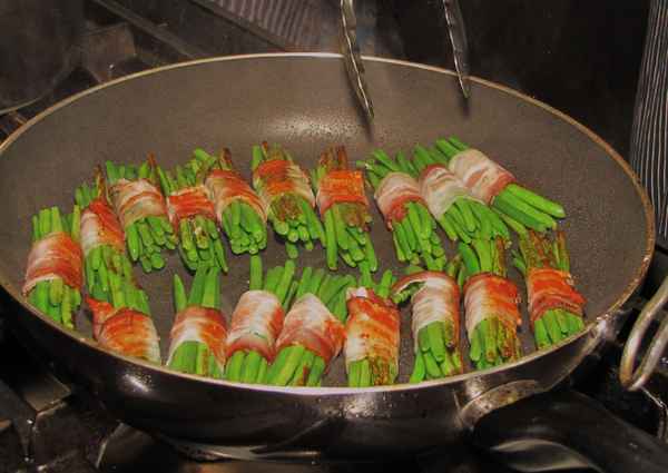 Keniaböhnchen im Speckmantel