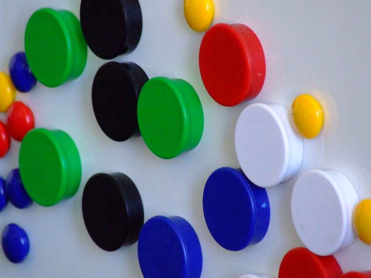 Bunte Pins