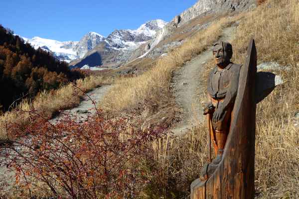 Hölzerner Weggenosse